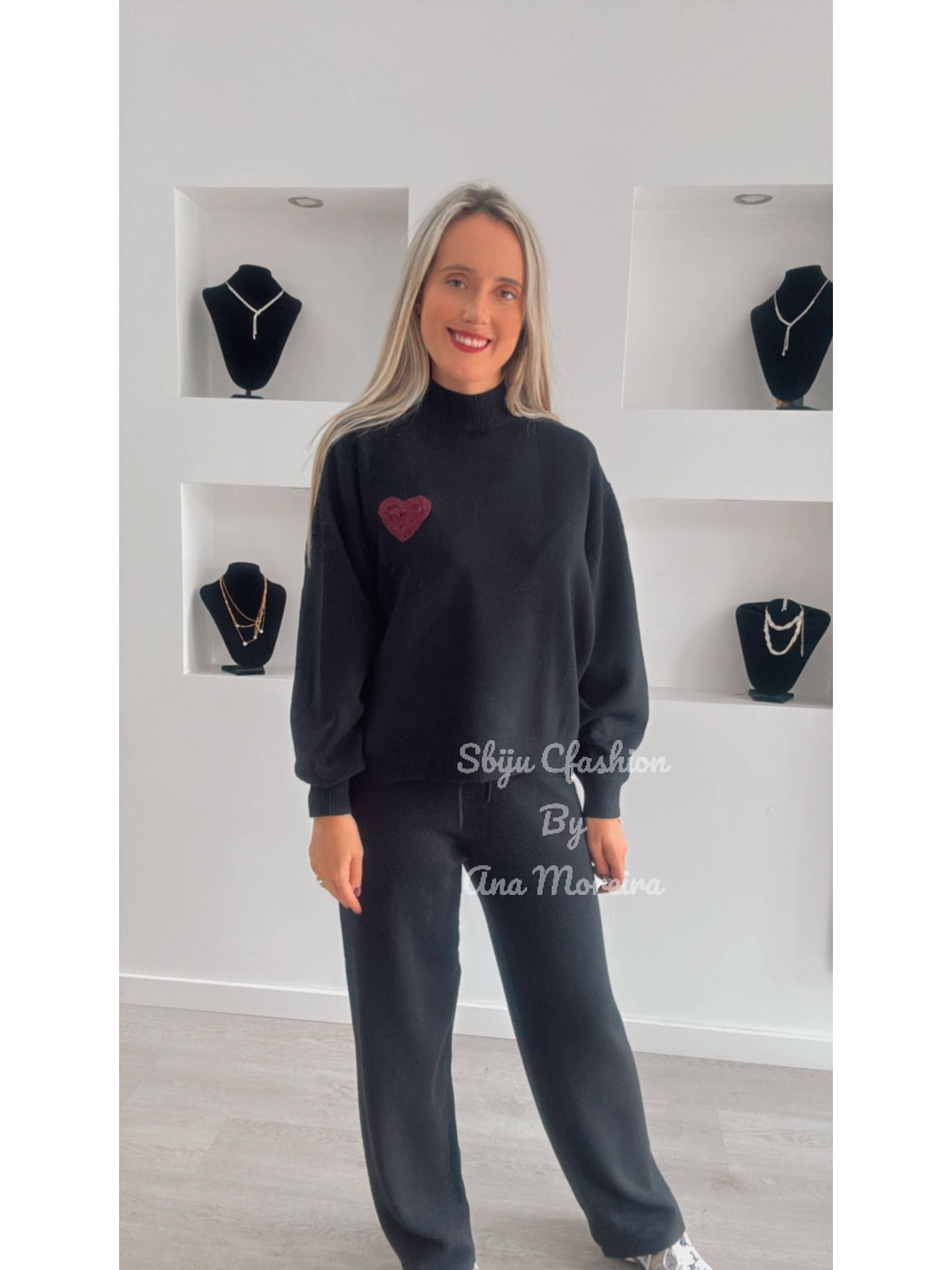 Fato de Treino em Malha com Gola e Detalhe de Coração - TU 7