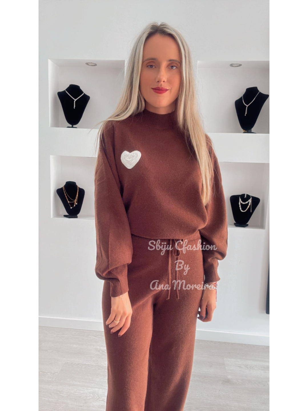 Fato de Treino em Malha com Gola e Detalhe de Coração - TU 4