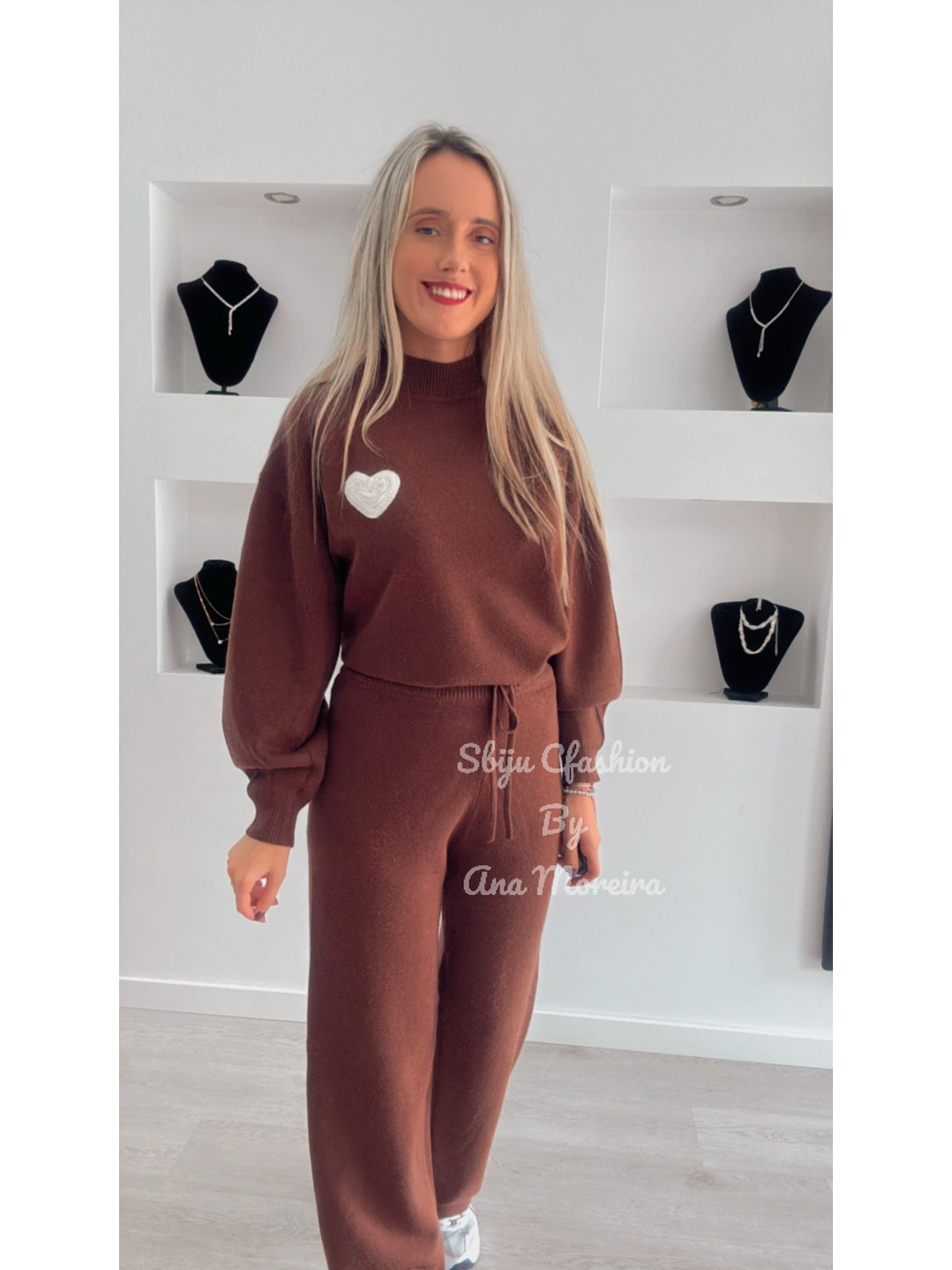 Fato de Treino em Malha com Gola e Detalhe de Coração - TU 3