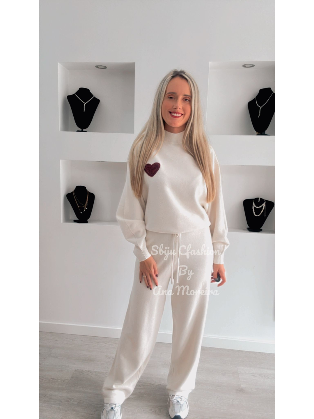 Fato de Treino em Malha com Gola e Detalhe de Coração - TU 10