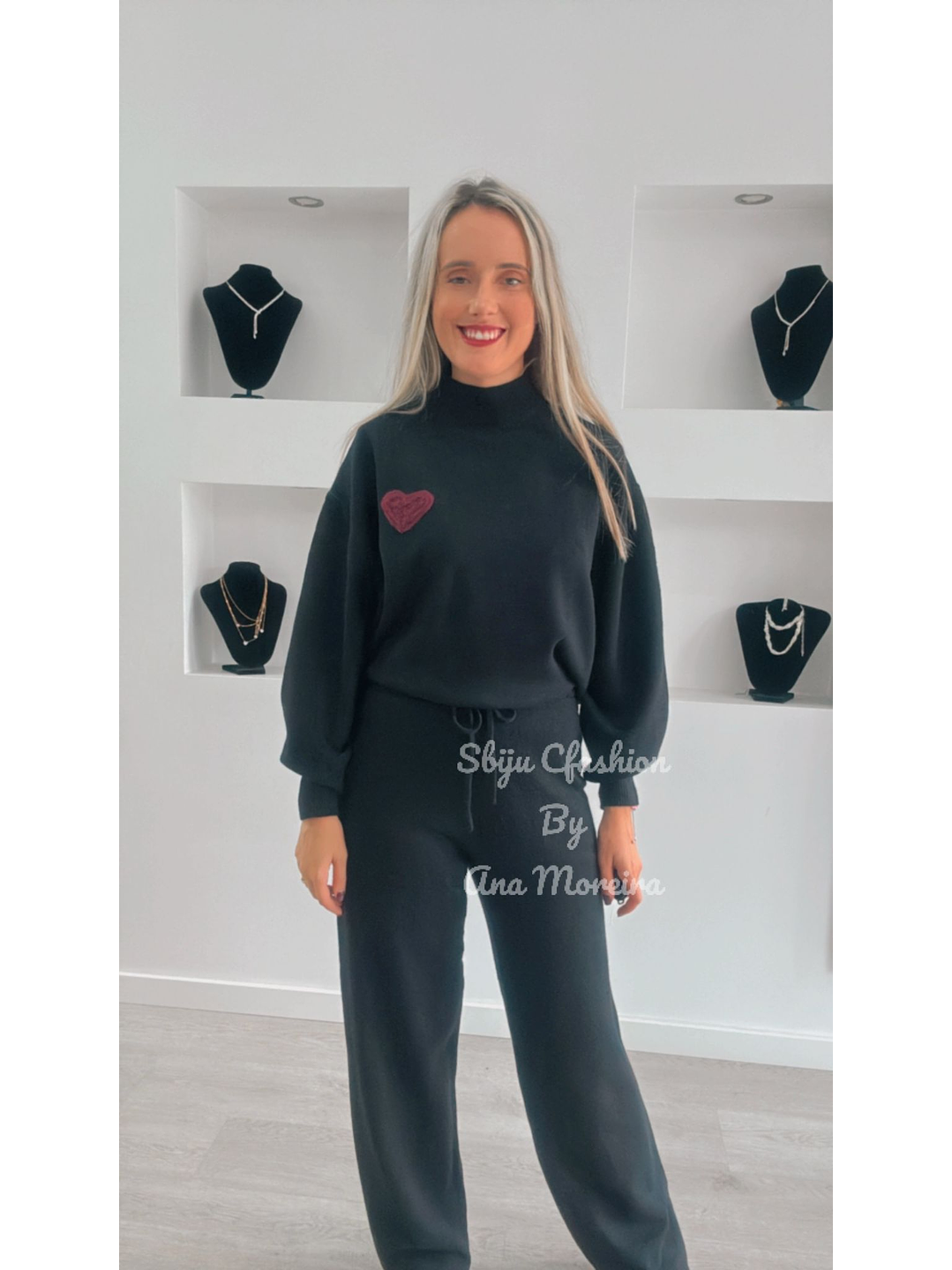 Fato de Treino em Malha com Gola e Detalhe de Coração - TU 15