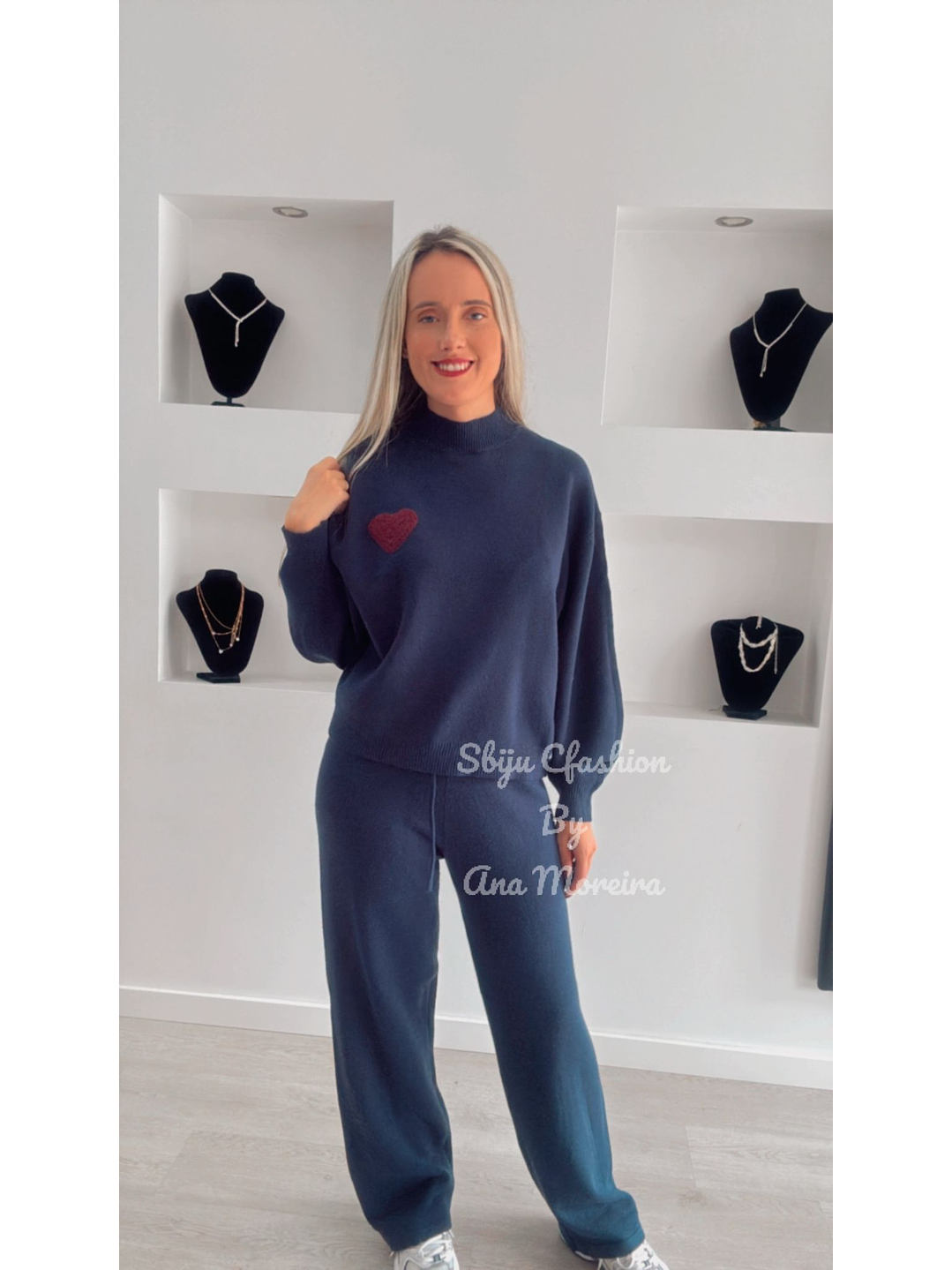 Fato de Treino em Malha com Gola e Detalhe de Coração - TU 13