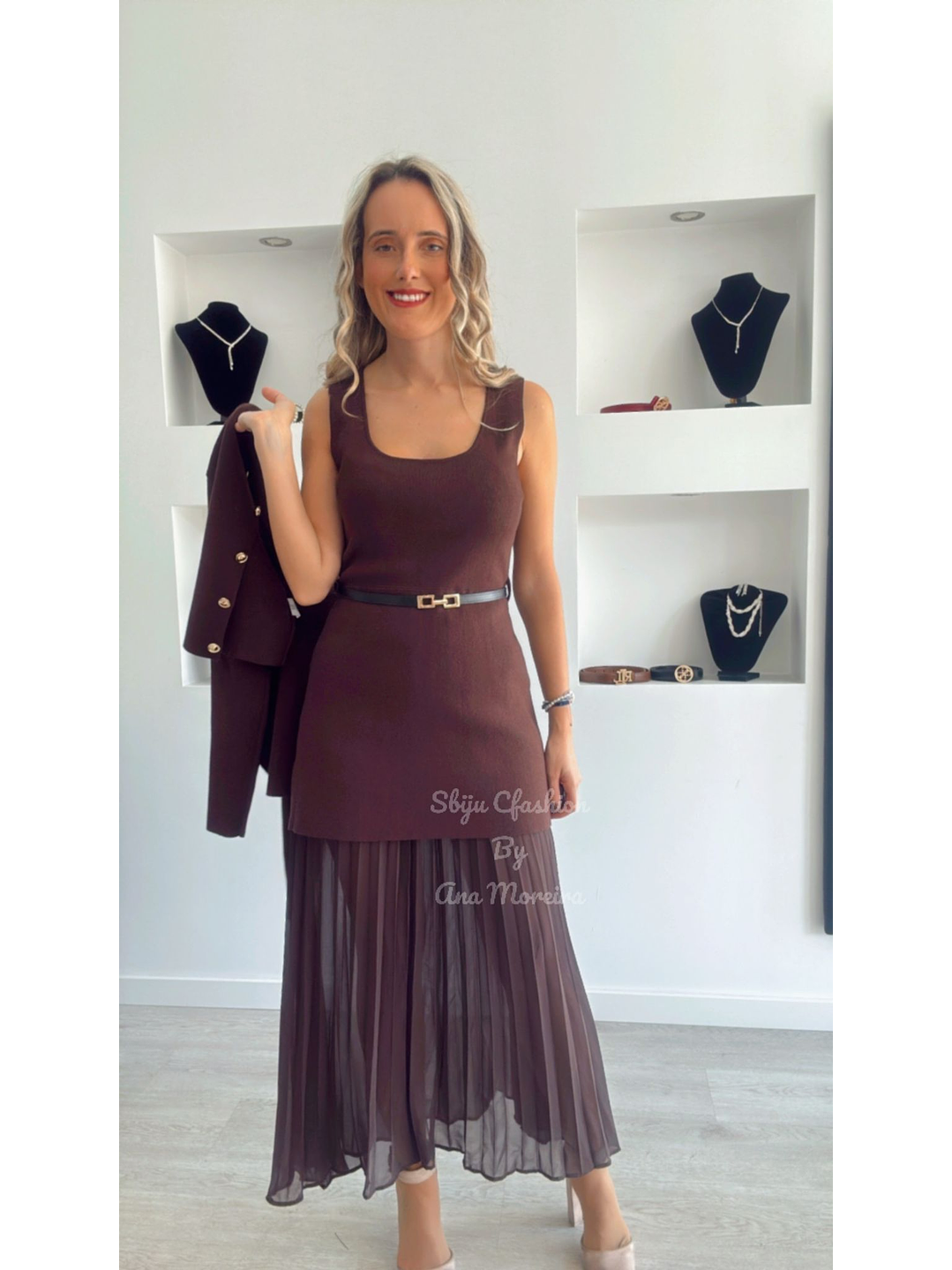 Conjunto de Vestido e Casaco em Malha com Cinto - TU 3