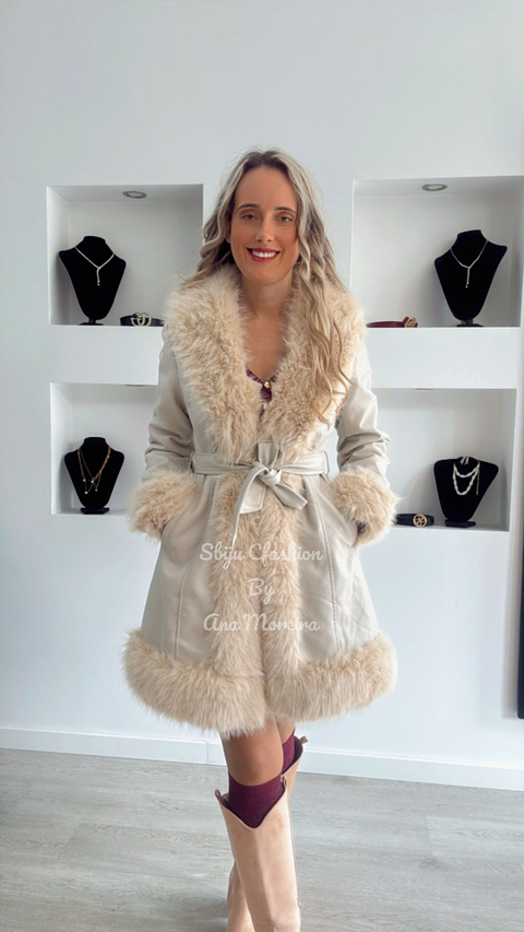 Casaco Comprido em Ecopele com Pelo