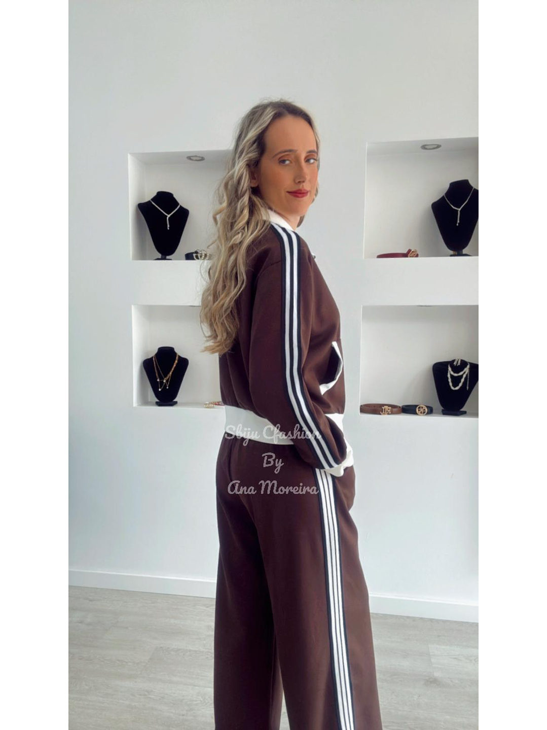 Fato de Treino com Riscas Brancas – TU 8