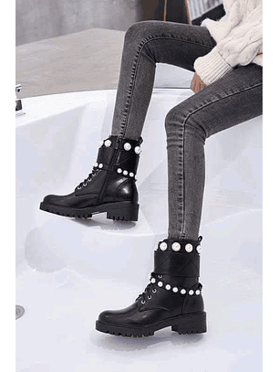 Bota Militar em Ecopele com Pérolas 