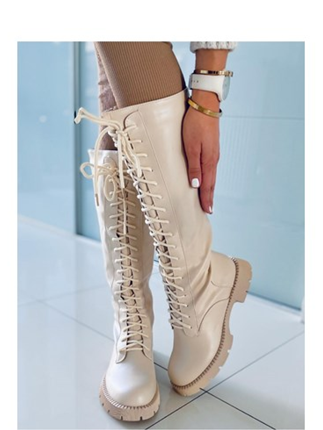 Botas de Cano Alto Bege com Cordão 2