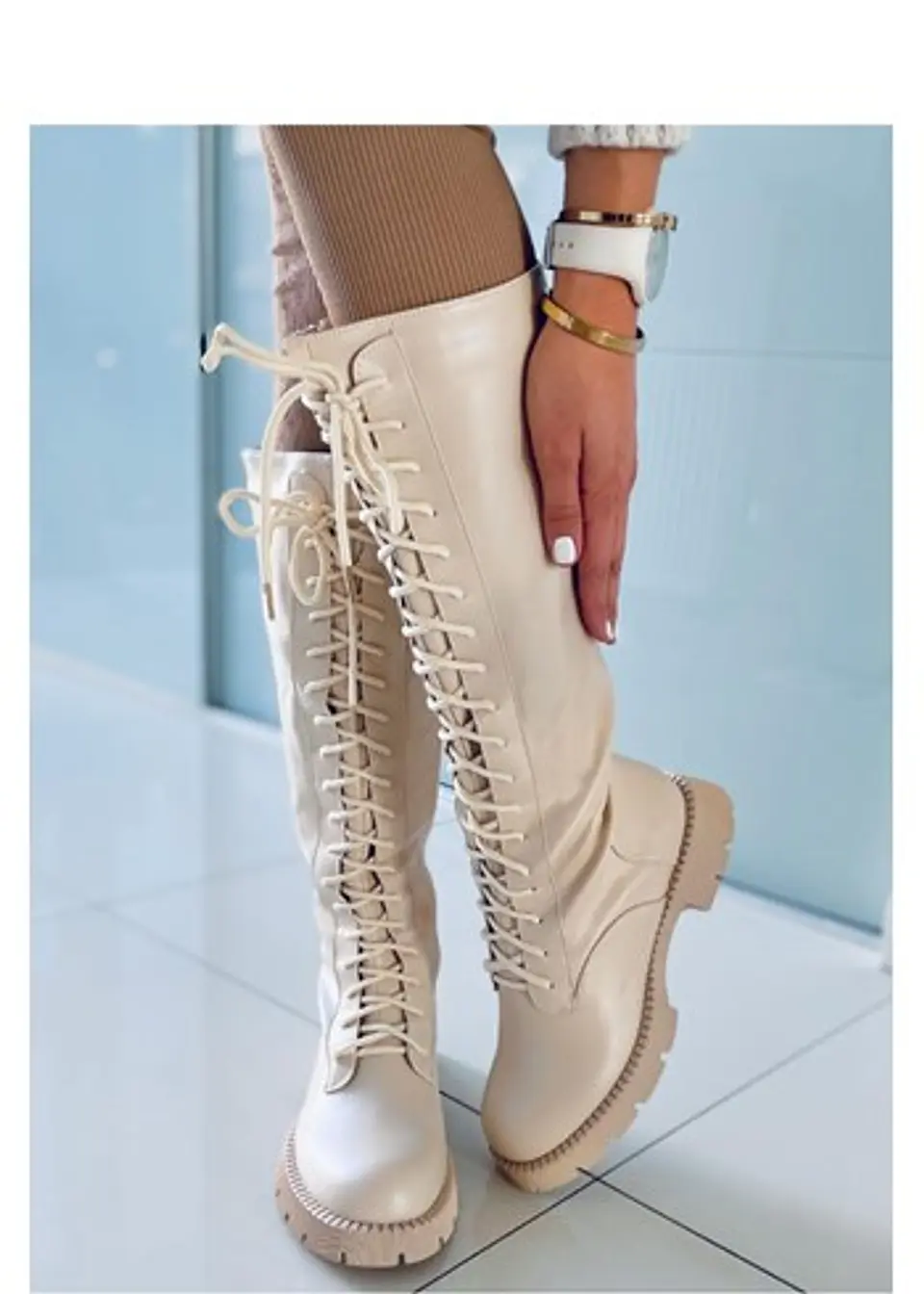Botas de Cano Alto Bege com Cordão 2