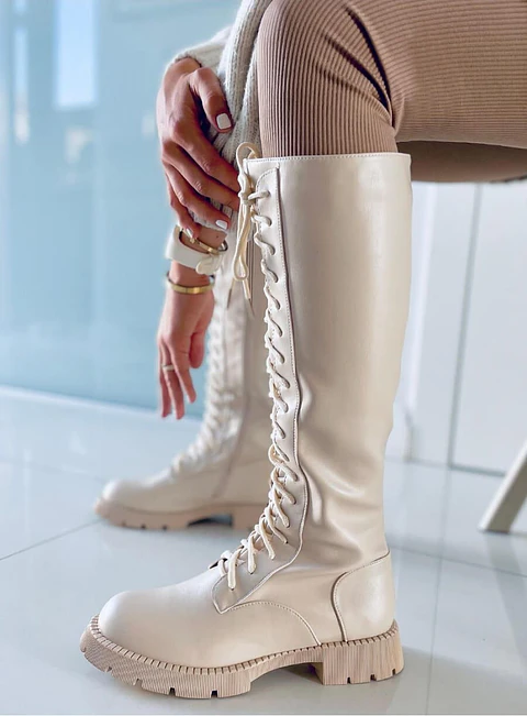 Botas de Cano Alto Bege com Cordão