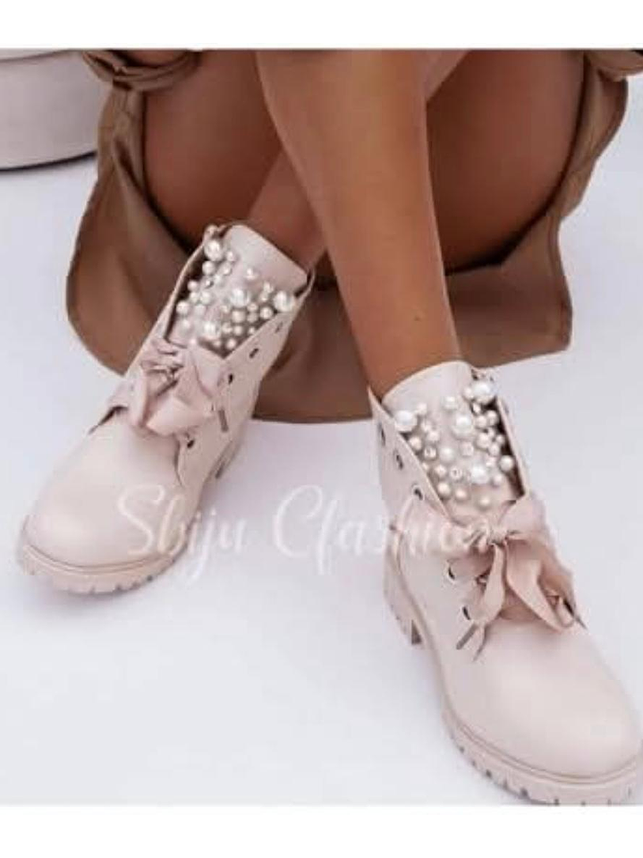 Botas com Aplicação de Pérolas 1