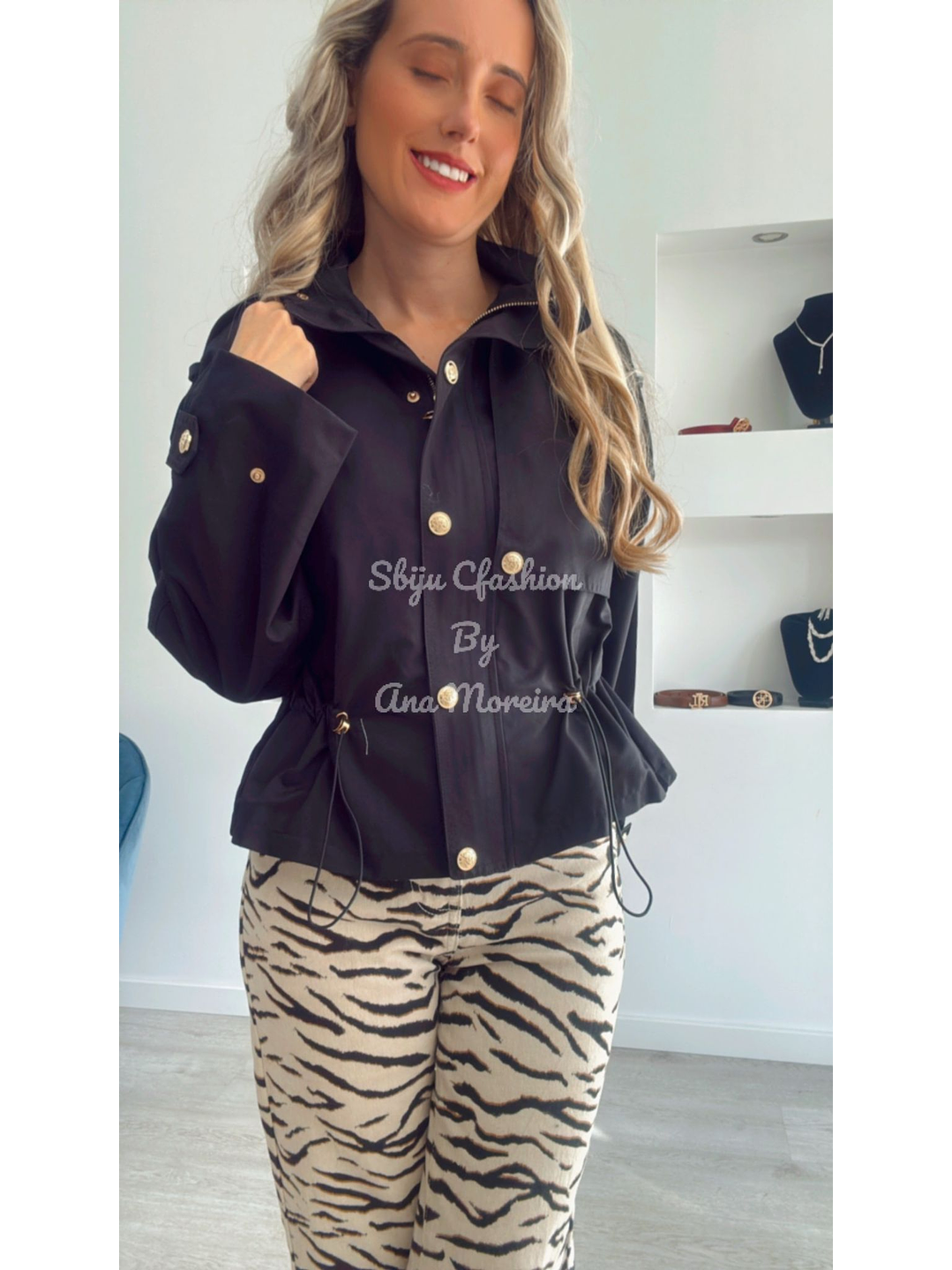 Parka Curta Ajustável na Cinta 4