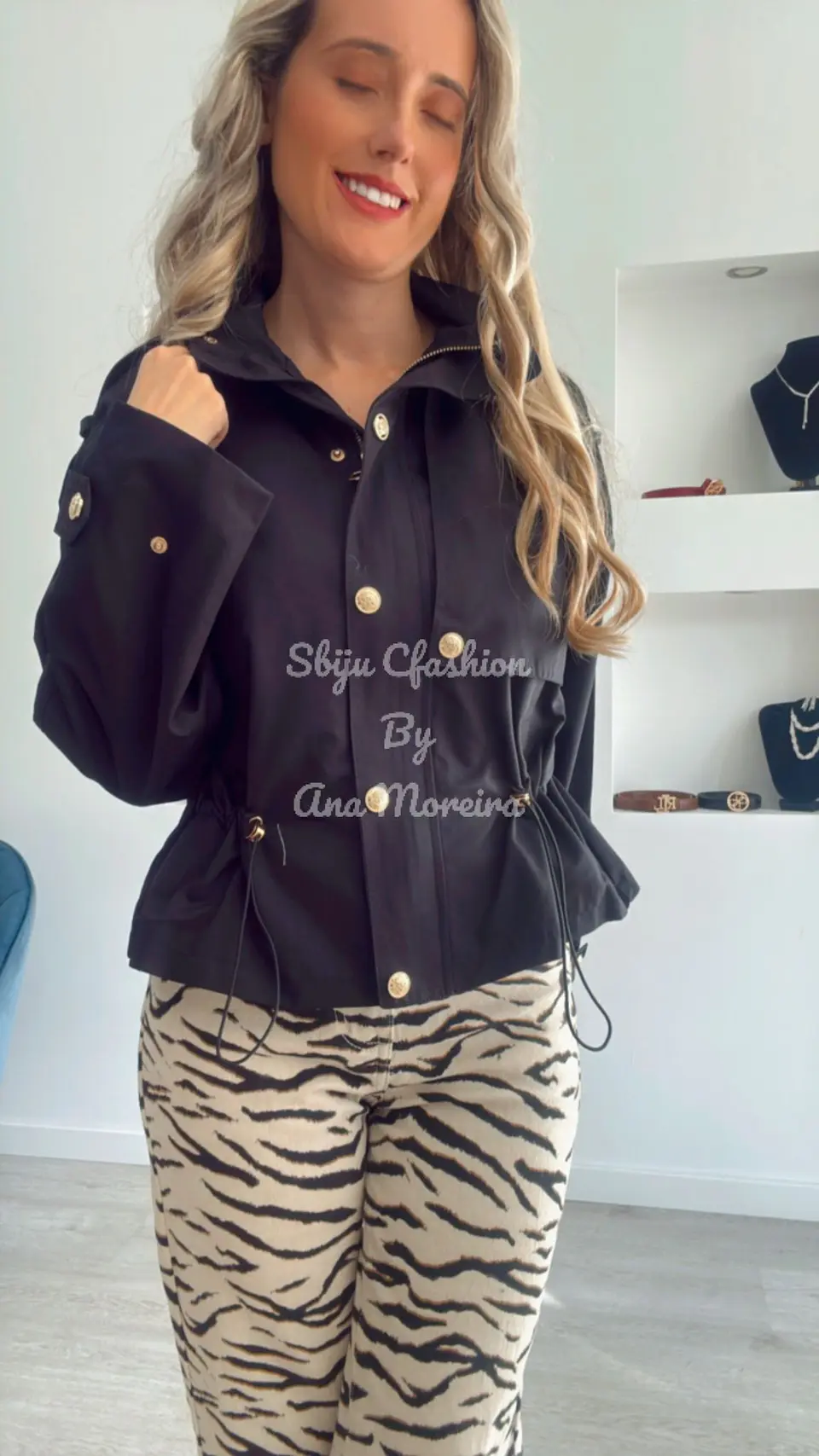 Parka Curta Ajustável na Cinta 4