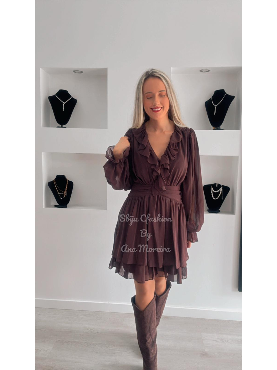 Vestido com Detalhe de Folhos no Peito 1