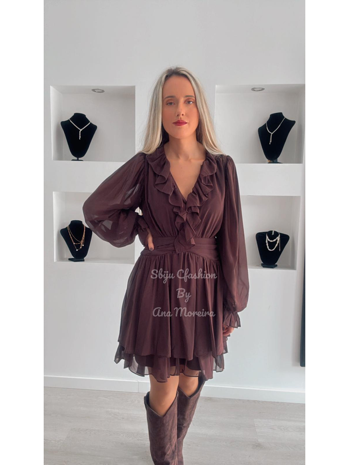 Vestido com Detalhe de Folhos no Peito 3