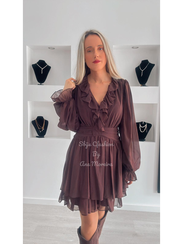 Vestido com Detalhe de Folhos no Peito 4