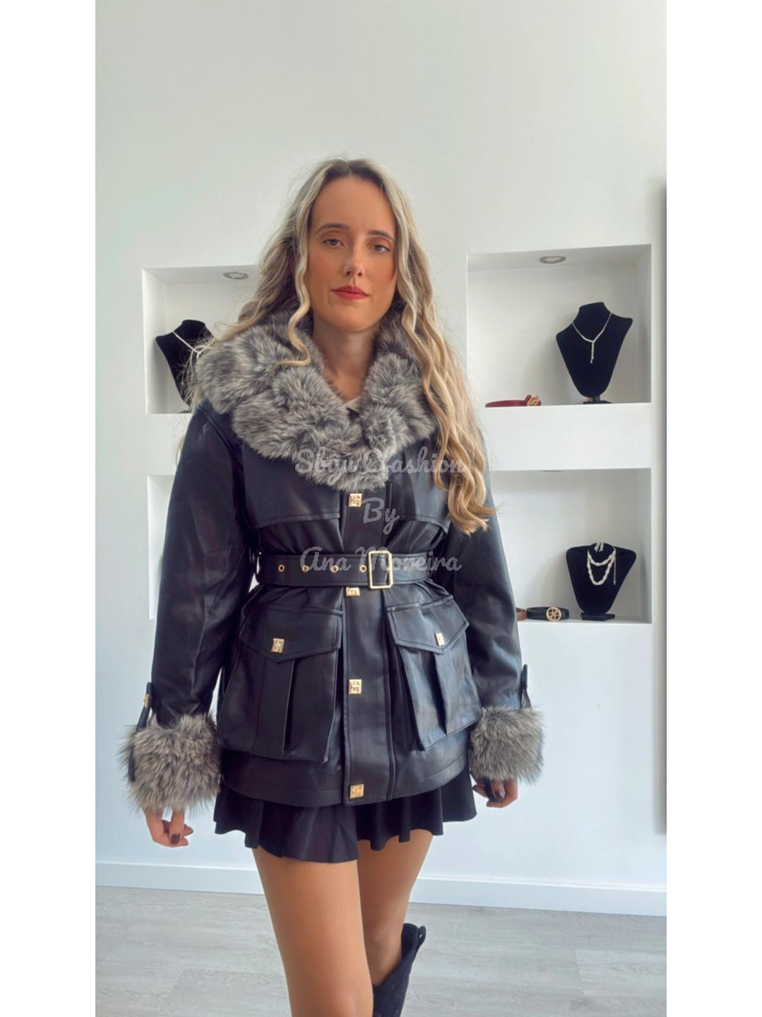 Casaco Preto em Ecopele com Pelo Removível 1