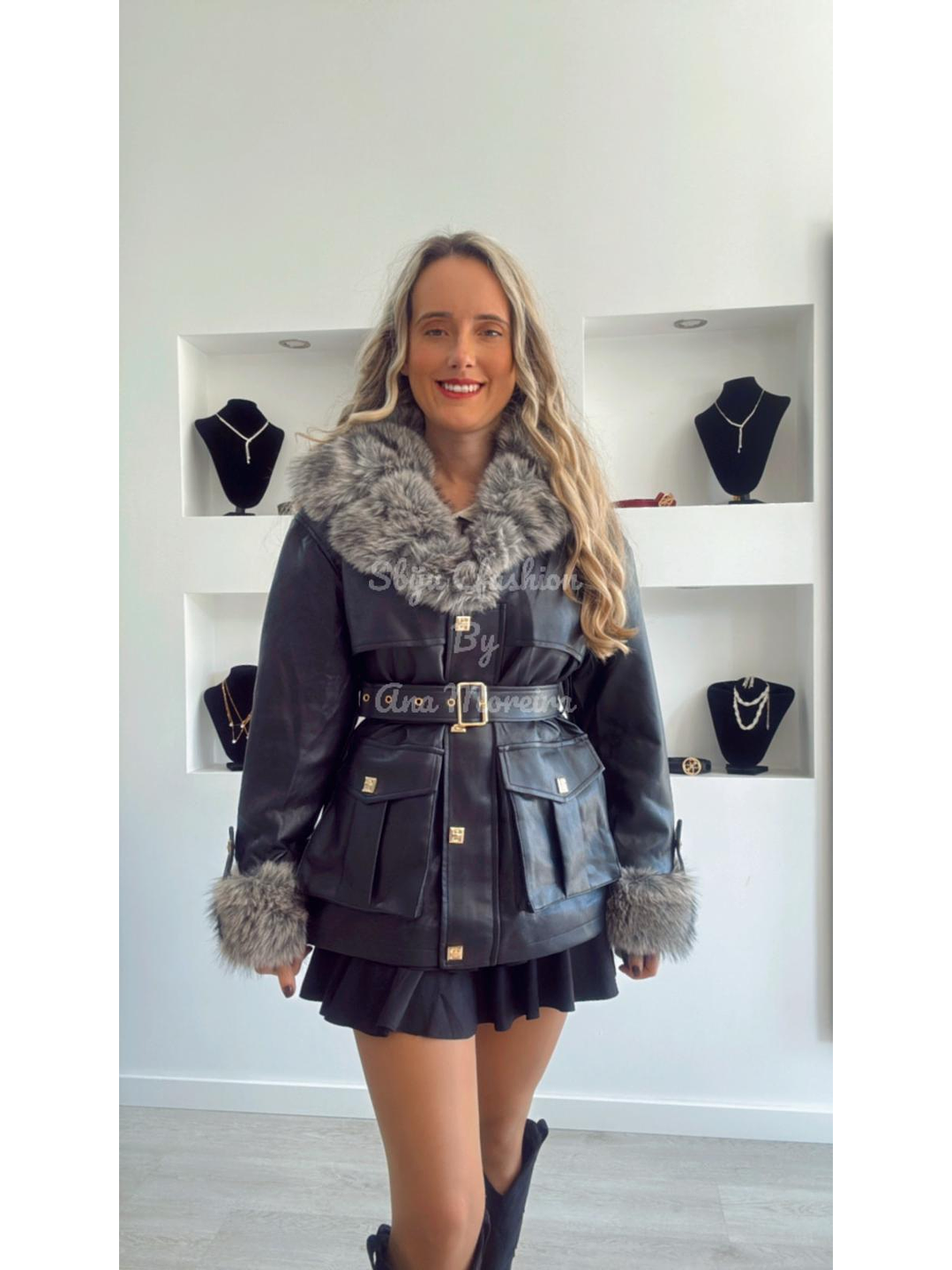 Casaco Preto em Ecopele com Pelo Removível 7