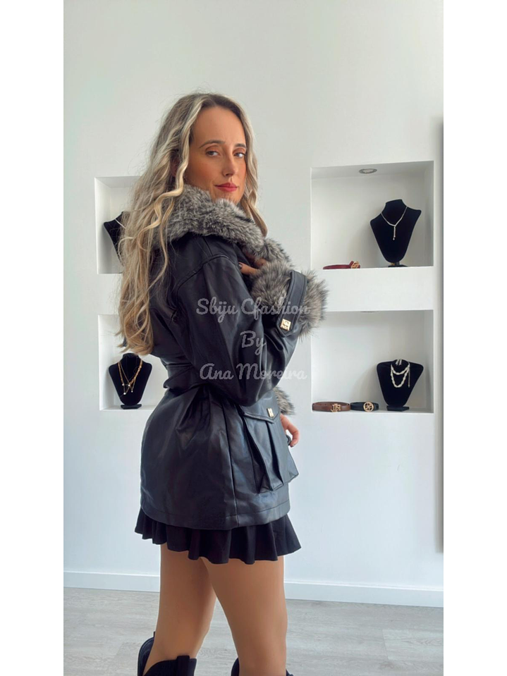 Casaco Preto em Ecopele com Pelo Removível 6