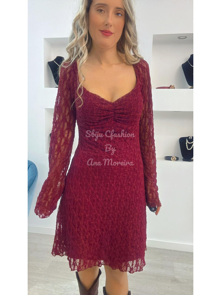 Vestido em renda solto com forro - TU 6