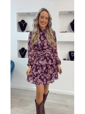 Vestido de folhos com estampado rosa