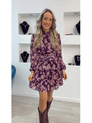 Vestido de folhos com estampado rosa