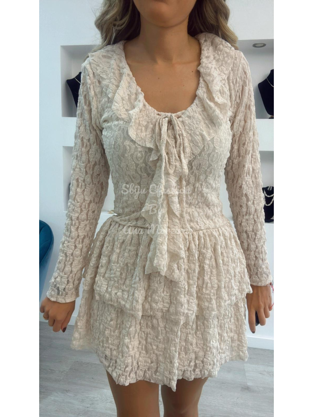 Vestido em renda com folho no peito - TU 2