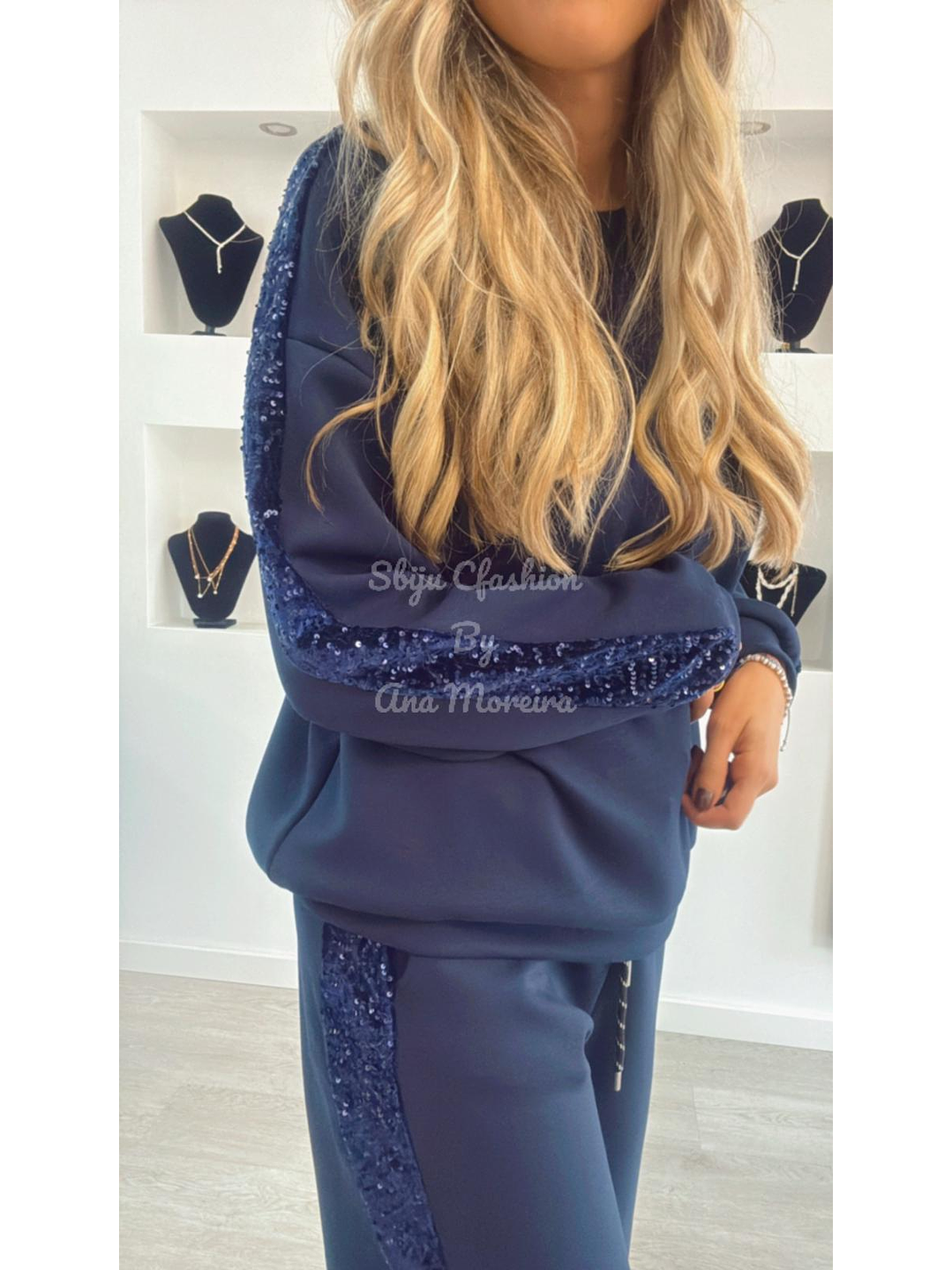 Fato de treino com risca lateral em lantejoulas - TU 9