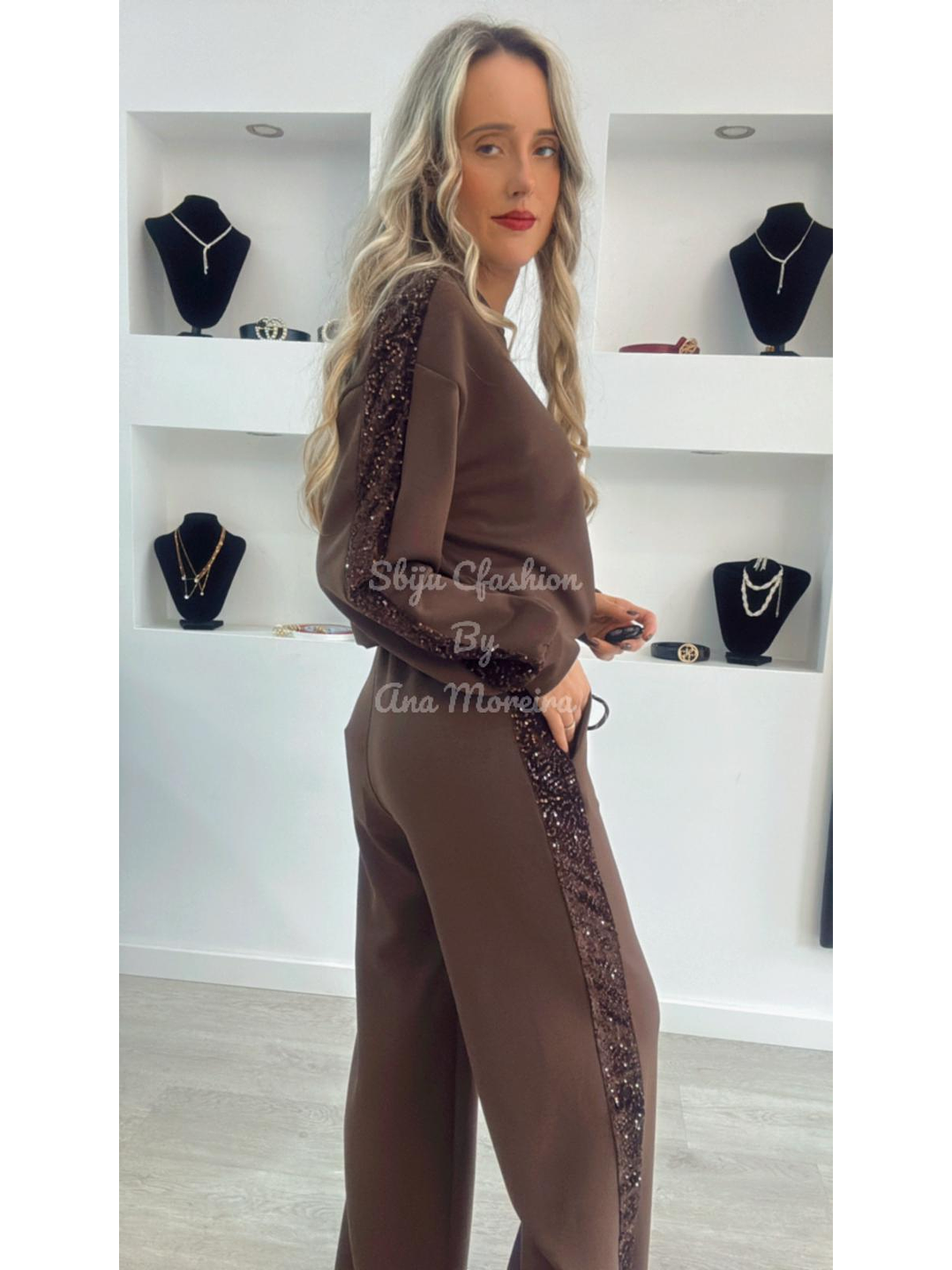 Fato de treino com risca lateral em lantejoulas - TU 4