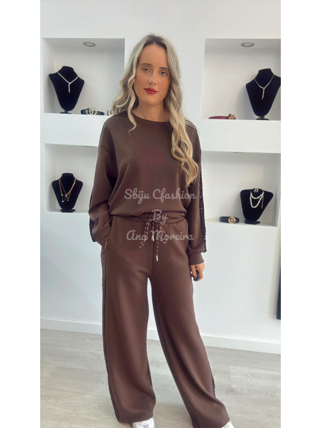 Fato de treino com risca lateral em lantejoulas - TU 1