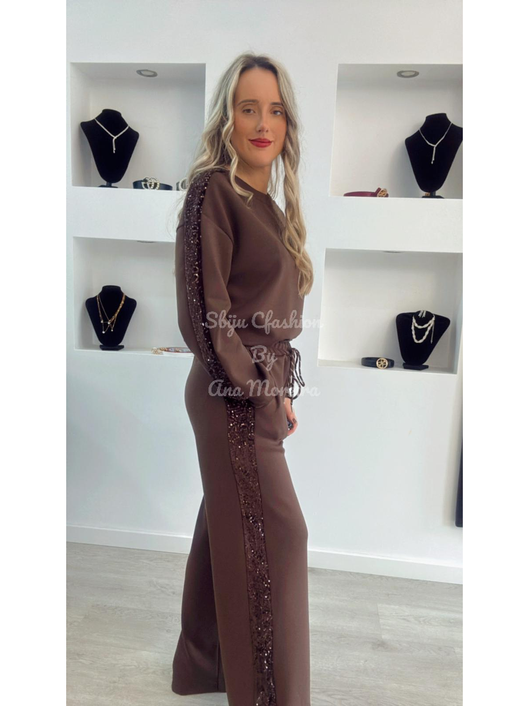 Fato de treino com risca lateral em lantejoulas - TU 2