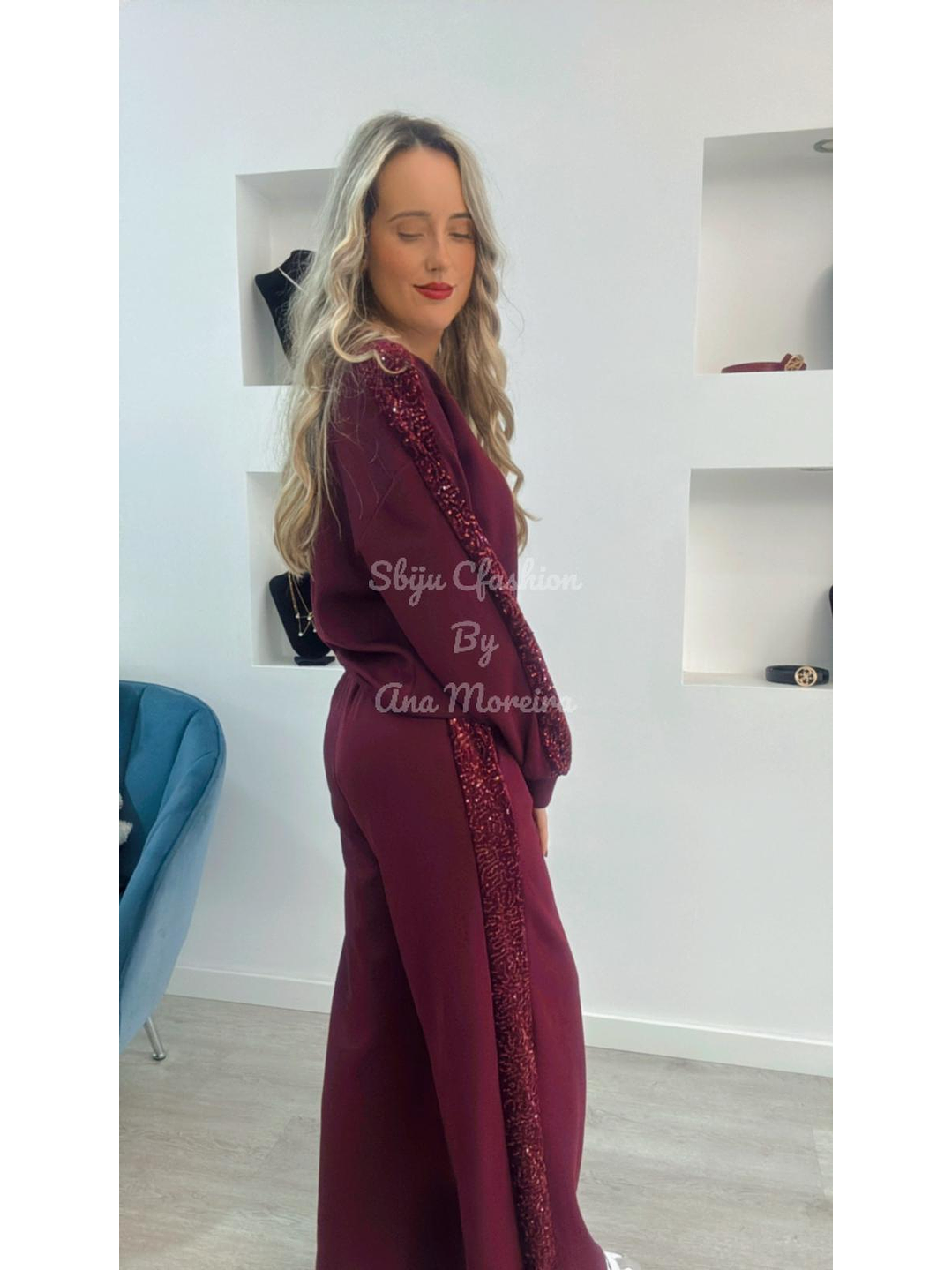 Fato de treino com risca lateral em lantejoulas - TU 11