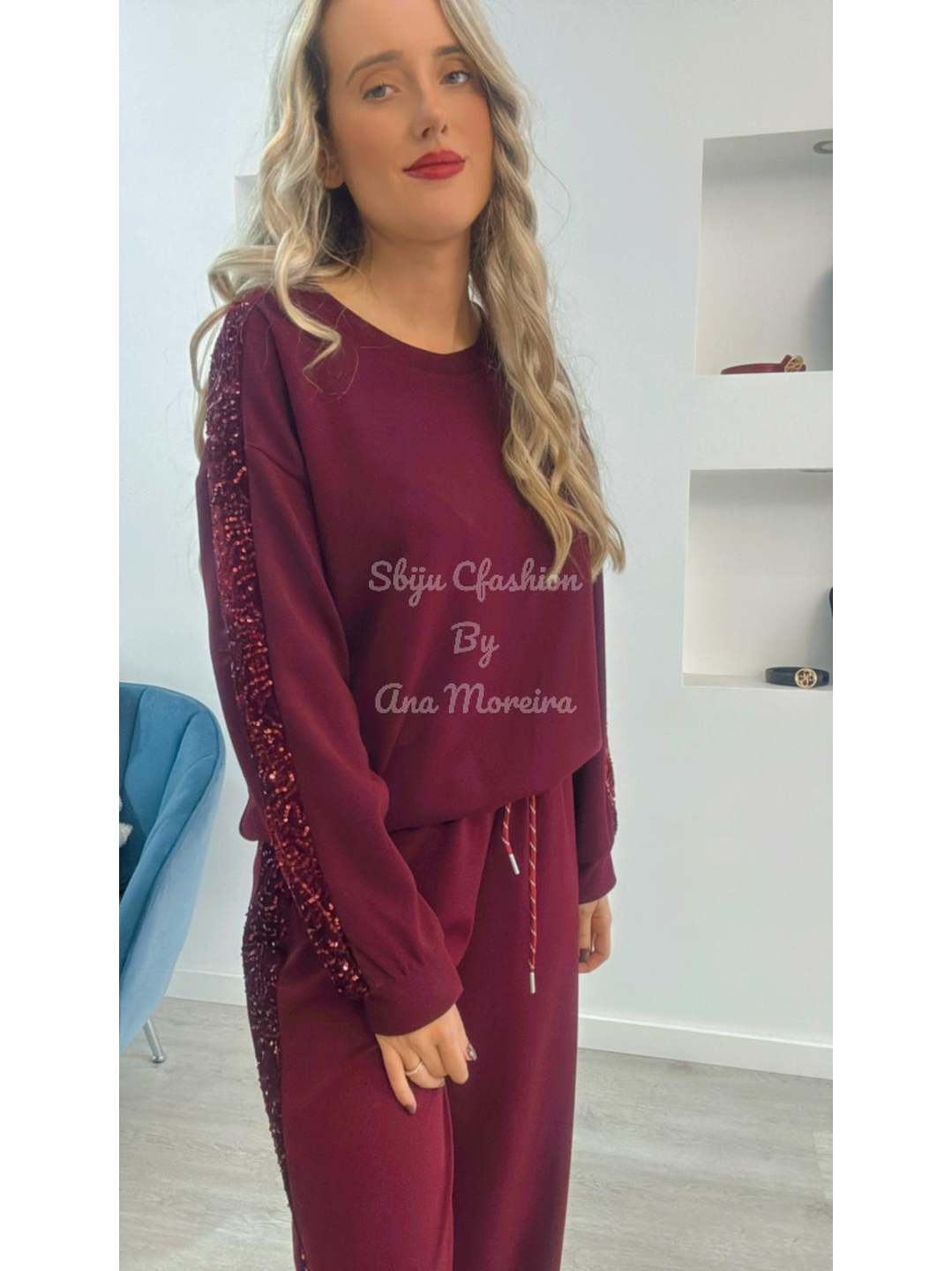 Fato de treino com risca lateral em lantejoulas - TU 13