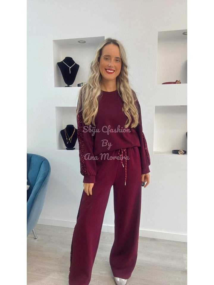 Fato de treino com risca lateral em lantejoulas - TU 14