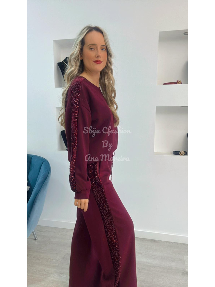 Fato de treino com risca lateral em lantejoulas - TU 15