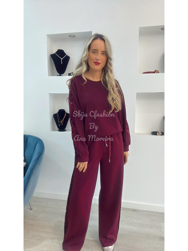 Fato de treino com risca lateral em lantejoulas - TU 10