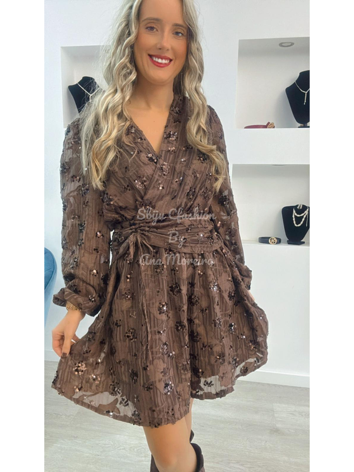 Vestido castanho com brilhos e franzido na cinta 4