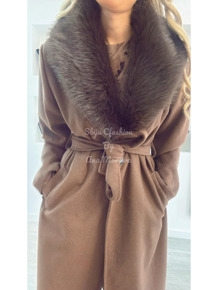 Casaco Comprido em Fazenda com Gola de Pelo Removível - TU 4