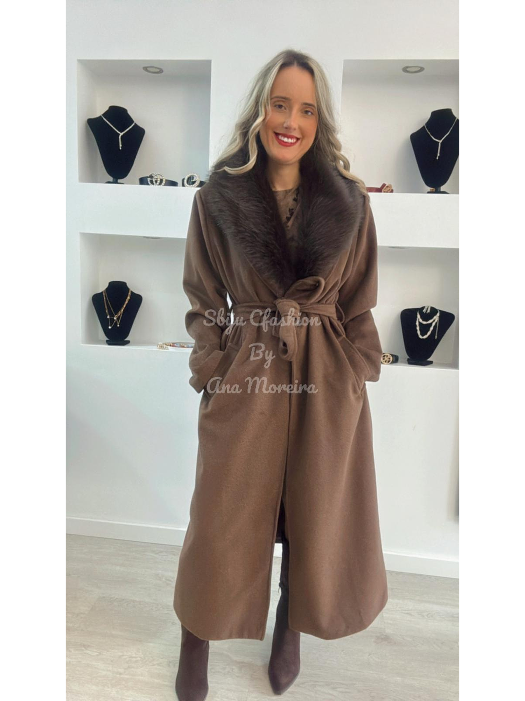Casaco Comprido em Fazenda com Gola de Pelo Removível - TU 5