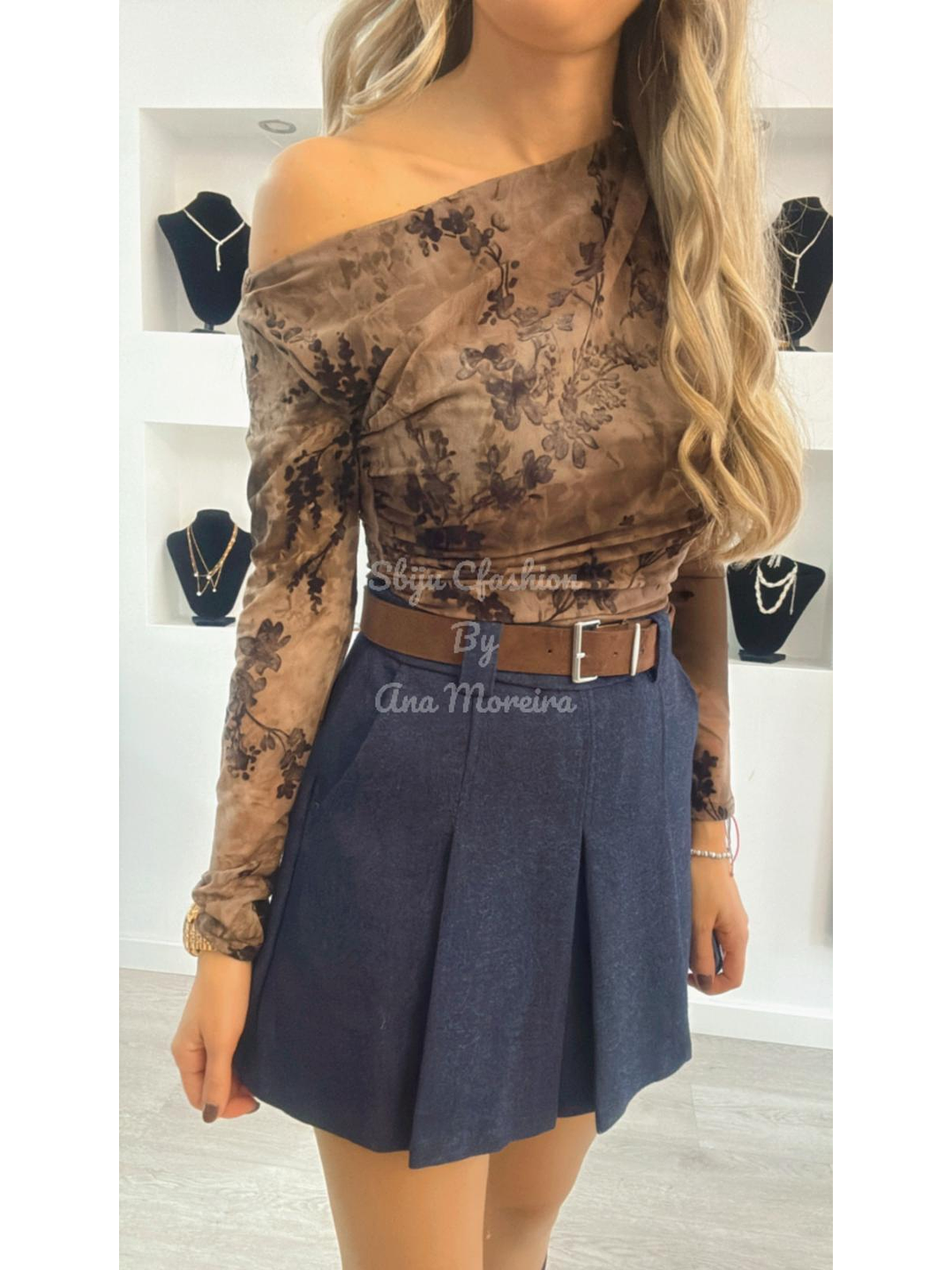 Body Assimétrico com Detalhes Aveludados 6