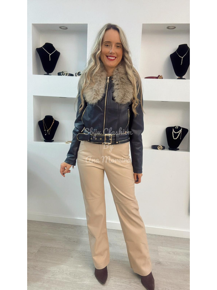 Calça em Ecopele Bege 3