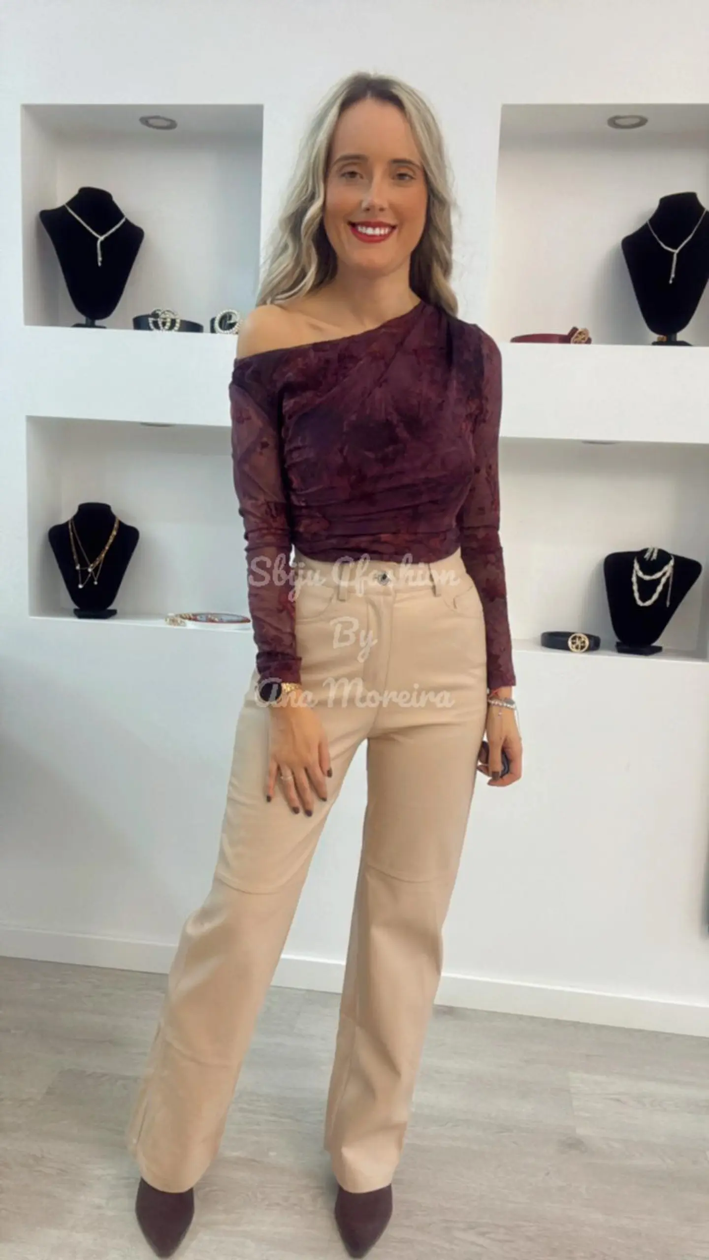 Calça em Ecopele Bege 1