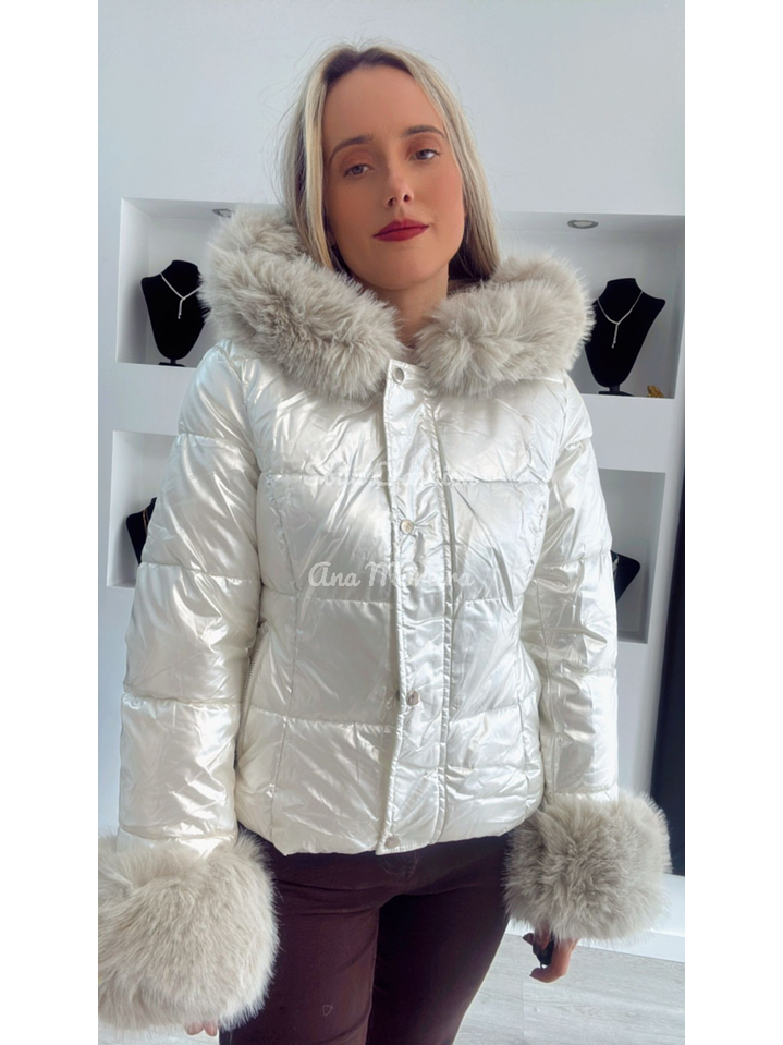 Kispo Branco Metalizado com Pelo Removível 3