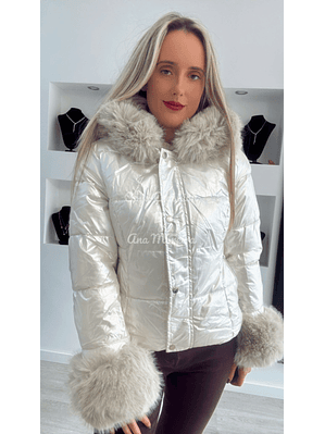 Kispo Branco Metalizado com Pelo Removível