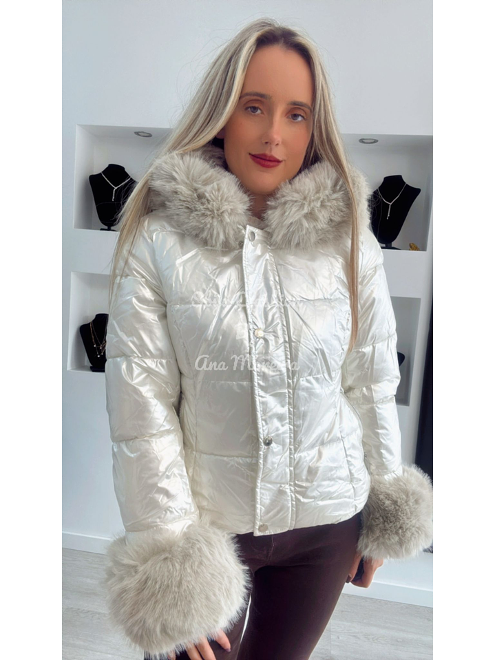 Kispo Branco Metalizado com Pelo Removível 1