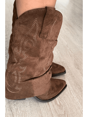 Bota Texana de Camurça com Cano Estilo Polaina (Cano Médio)
