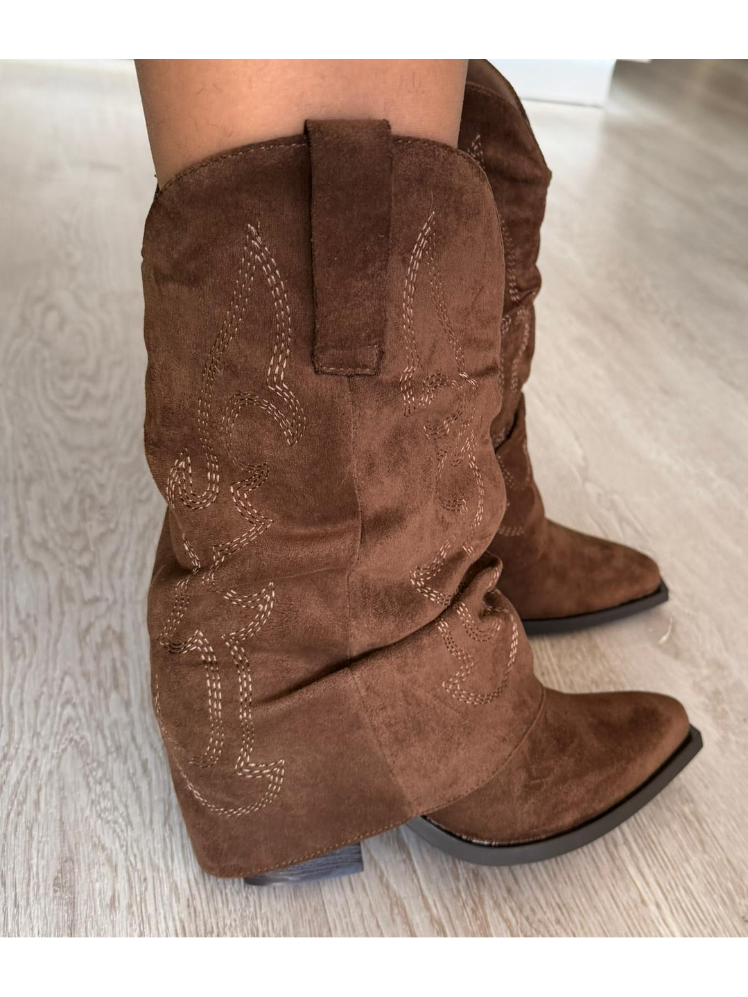 Bota Texana de Camurça com Cano Estilo Polaina (Cano Médio) 4