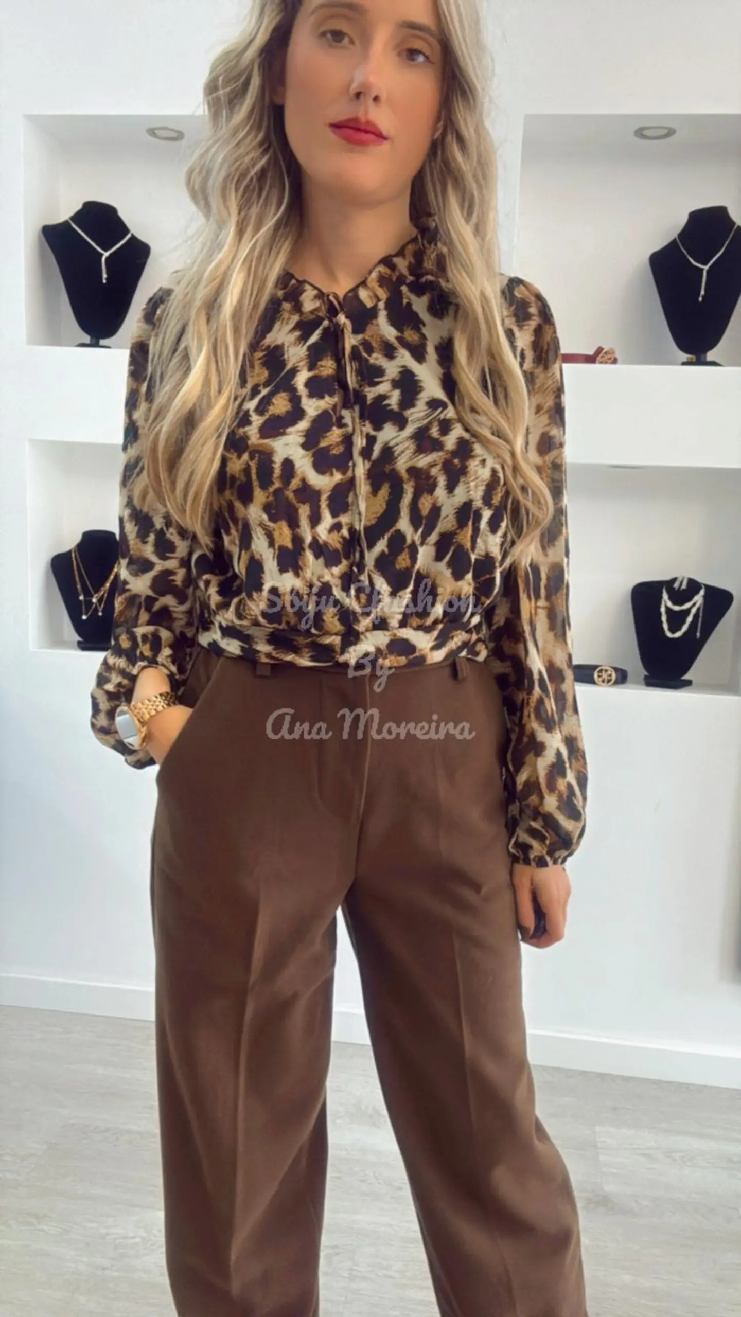 Calças Castanhas em Fazenda 3