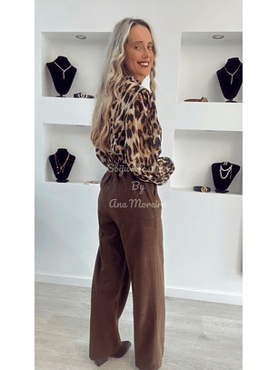 Calças Castanhas em Fazenda