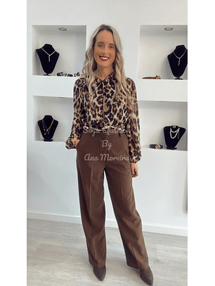 Calças Castanhas em Fazenda