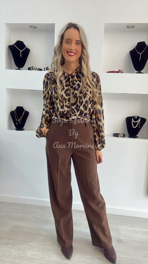 Calças Castanhas em Fazenda